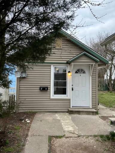 Main picture of 27 W Pleasant Ave