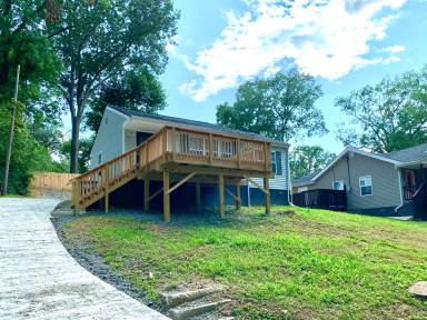 Main picture of 712 Woodlawn Dr