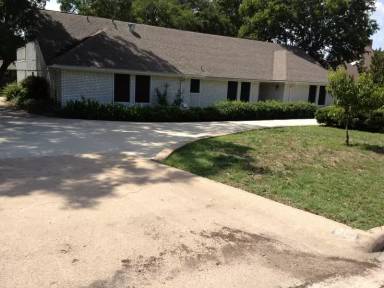 Main picture of 410 Cherokee Dr