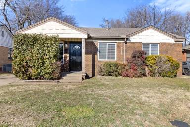Main picture of 3221 NW 39th Ter