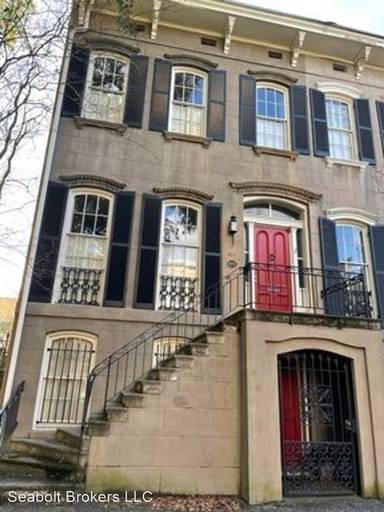 Main picture of 411 E Charlton St