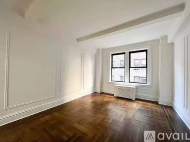 Main picture of 25 W 68th St