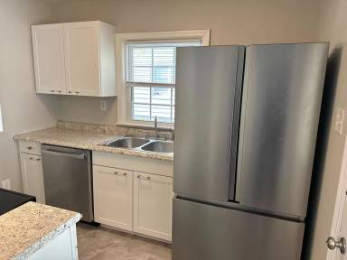 Main picture of 717 Queen Ave NW