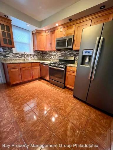 Main picture of 2044 Emily St