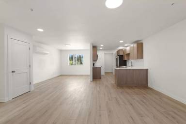 Main picture of 421 S McKinnon Rd