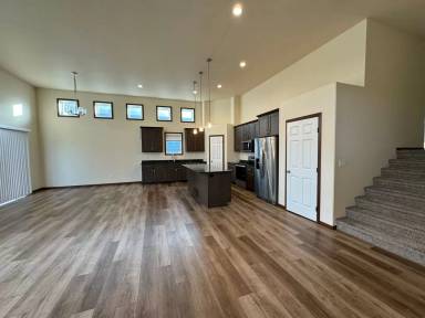 Main picture of 1010 27th Ave W