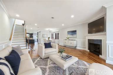 Main picture of 39B E Central Blvd