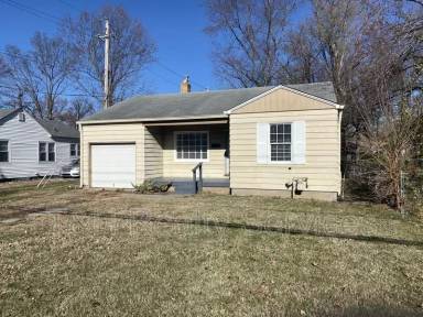Main picture of 1816 E 52nd St
