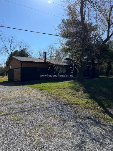 Main picture of 1303 N Maple St