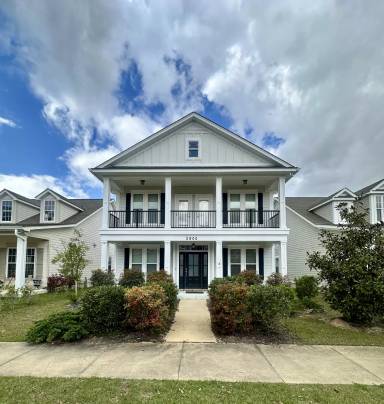 Main picture of 2800 Crestline Rd