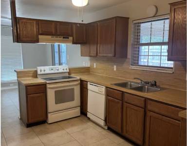 Main picture of 5101 Champions Dr