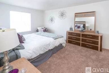 Main picture of 1072 E Chicago Blvd