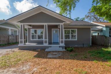 Main picture of 1209 E Giddens Ave