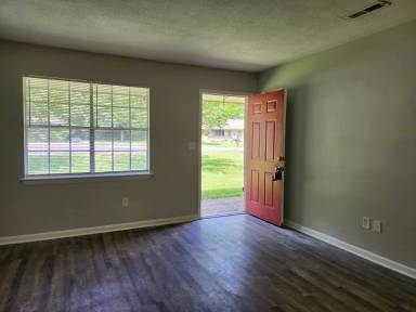Main picture of 5053 Harley Ln
