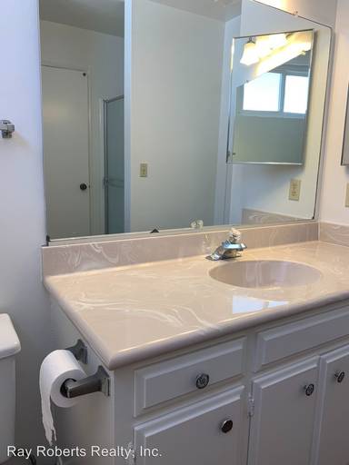 Main picture of 413 1/2 Iris Ave