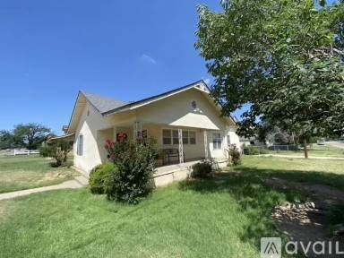 Main picture of 400 W Garza St