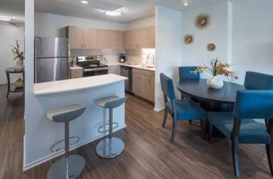 Main picture of 1149 N Clark St