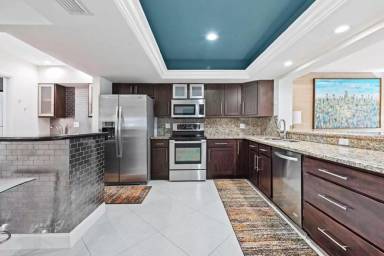 Main picture of 2200 NE 36th St