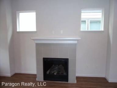 Main picture of 1009 Front Ave NE