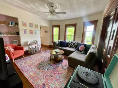 Main picture of 1238 Broadway