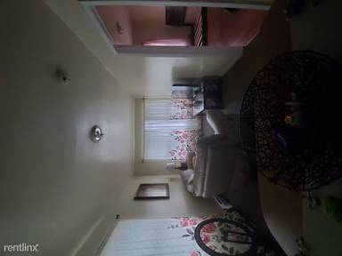 Main picture of 740 E 88th St