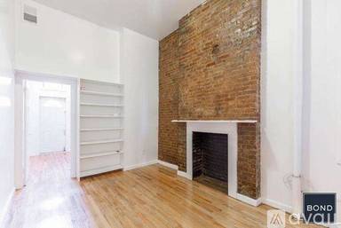 Main picture of 43 Clinton St