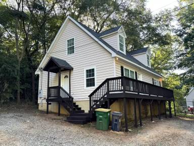 Main picture of 223 Derby St