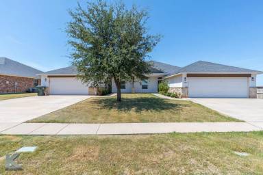 Main picture of 3804 Carrera Ln