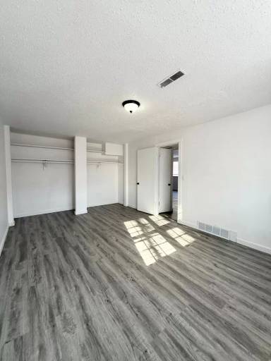 Main picture of 4918 Ames Ave