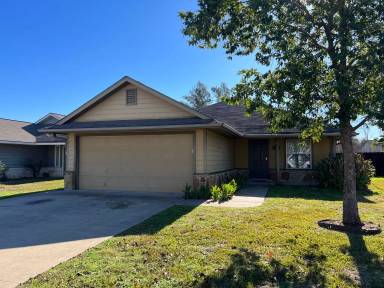 Main picture of 907 Crested Point Dr