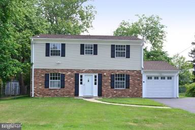 Main picture of 8201 Martha St