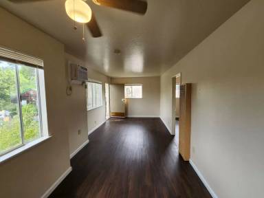 Main picture of 172 Racetrack St