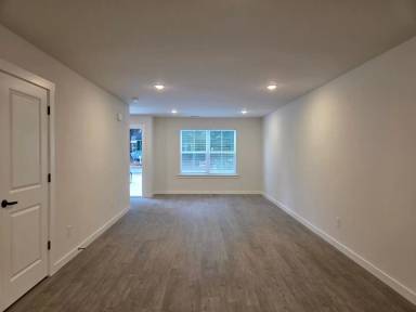 Main picture of 104 10th Ave SE
