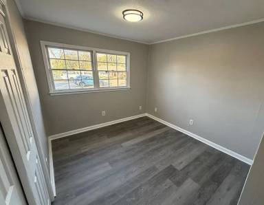 Main picture of 350 Southlawn Dr