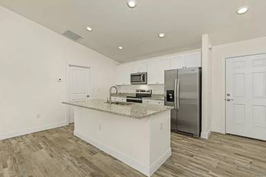Main picture of 1205 NE 4th Pl