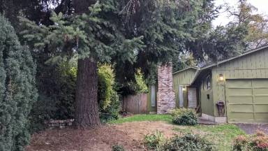 Main picture of 1524 NE Junior St