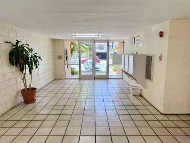 Main picture of 400 S Kingsley Dr Apartments