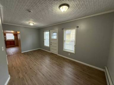 Main picture of 180 Pine St