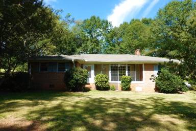 Main picture of 104 Vanderbilt Rd