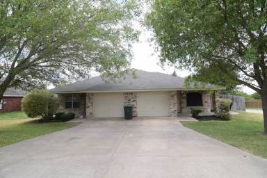 Main picture of 712 Olaf Dr