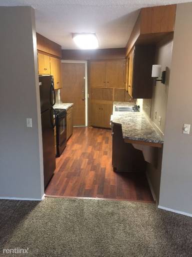 Main picture of 903 W River Blvd