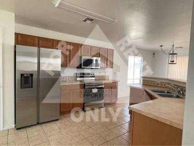 Main picture of 2602 S 112th Dr