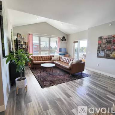 Main picture of 210 S Cherrywood Dr