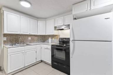 Main picture of 4320 NE Maywood Pl