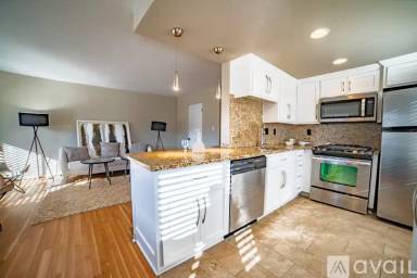 Main picture of 4821 Roanoke Pkwy