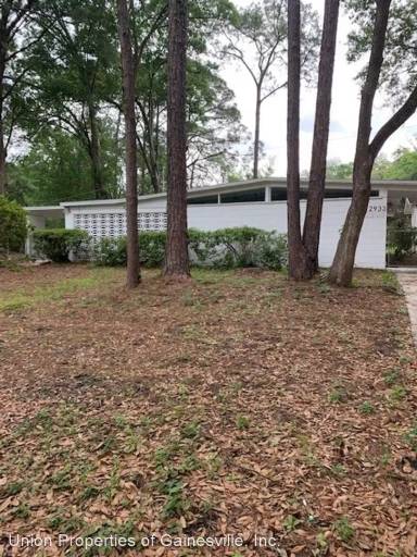 Main picture of 2933 NE 13th Dr