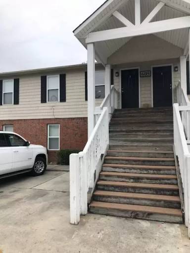 Main picture of 605 Nixon St