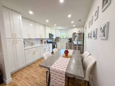 Main picture of 3300 Johns Ct