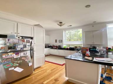 Main picture of 245 Beacon St