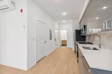 Main picture of 245 N 12th St
